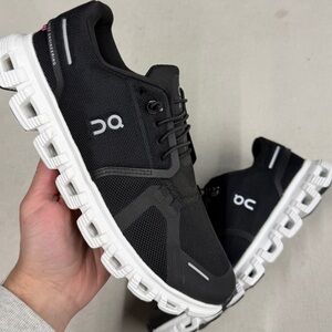 On Cloud 6 Size 8.5W - Black and White Running Sneaker Women’s New without Box